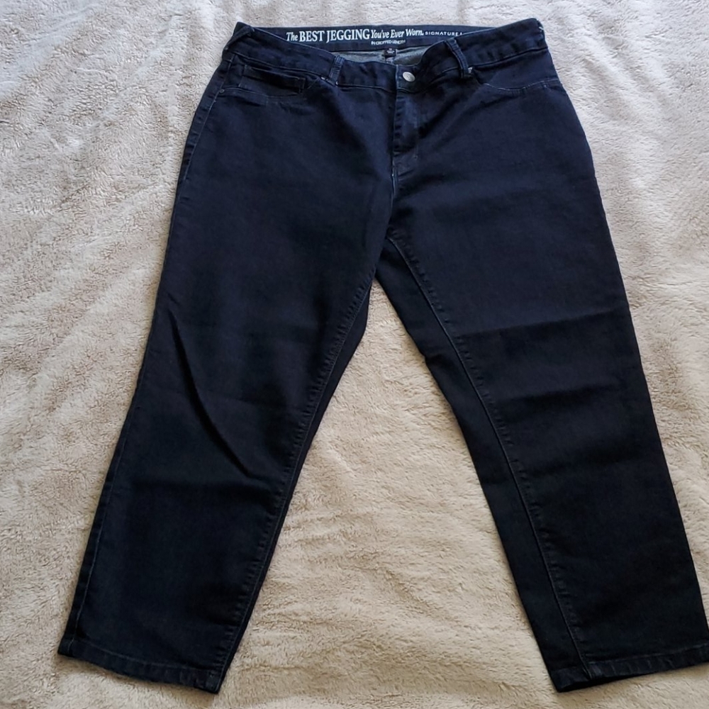 3 for $10 🌼 Signature Studio Jeggings
